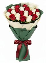 Букет Микс из красных и белых роз в Черемшан