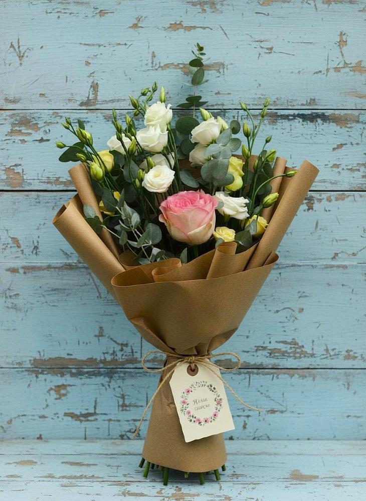 Букет цветов из: Розы и Лизиантусы в Черемшан