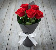 Букет 5 Красных роз Эдлесс Лав в Черемшан