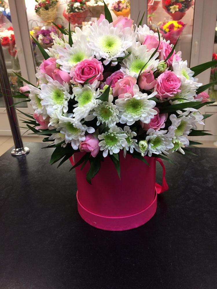 Цветочная композиция из Розы и Хризантемы в шляпной коробке в Черемшан