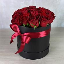 Цветочная композиция из Розы в шляпной коробке в Черемшан