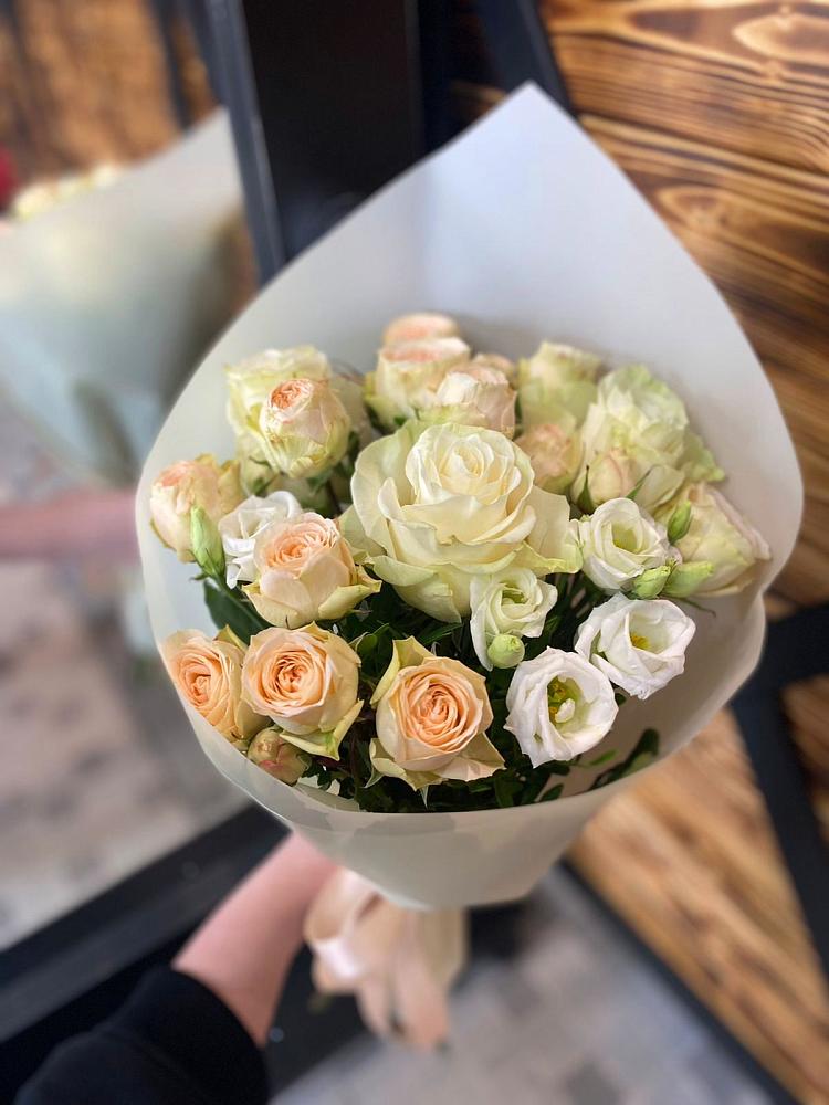 Букет цветов из: Розы и Лизиантусы в Черемшан